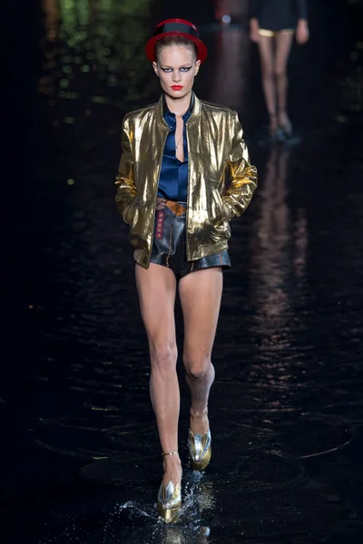 Look 28